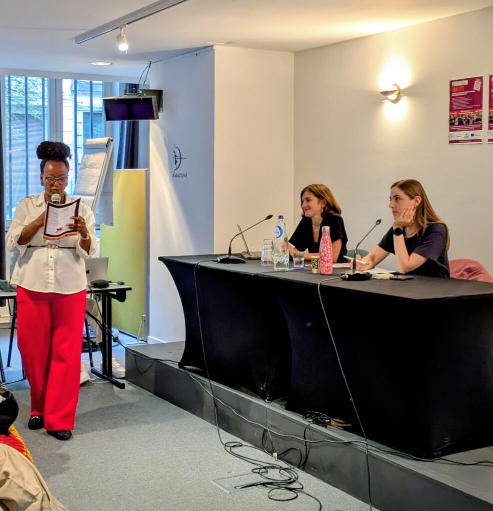 Domitille Nduwimana et Christine Flamand lors de la formation « Droits et participation citoyenne des femmes migrantes », organisée dans le cadre de l'EMW Platform à Bruxelles, le 2 juillet 2026.